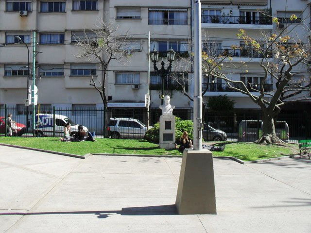 Monumento a José Félix Bogado en Plaza República del Paraguay