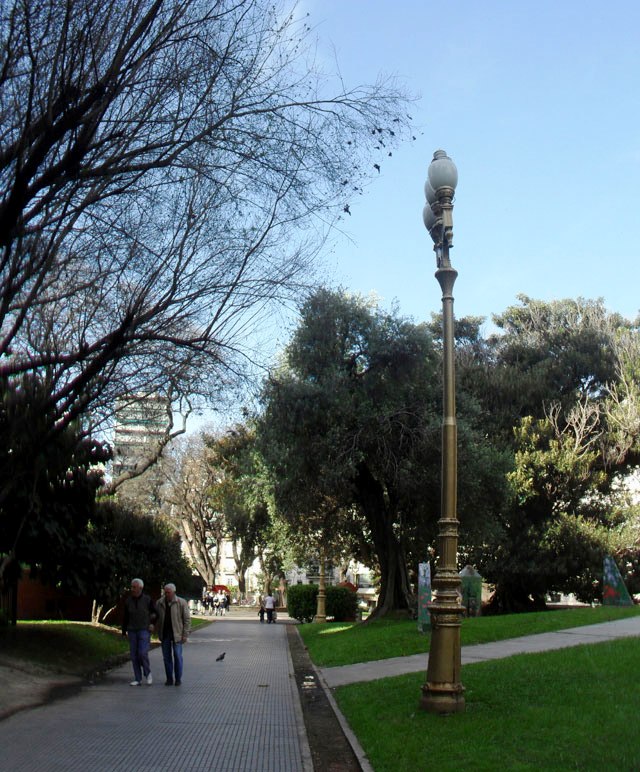 Plaza Vicente Lopez y Planes